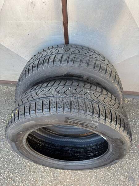 Pirelli 215/55 R17 Zimska