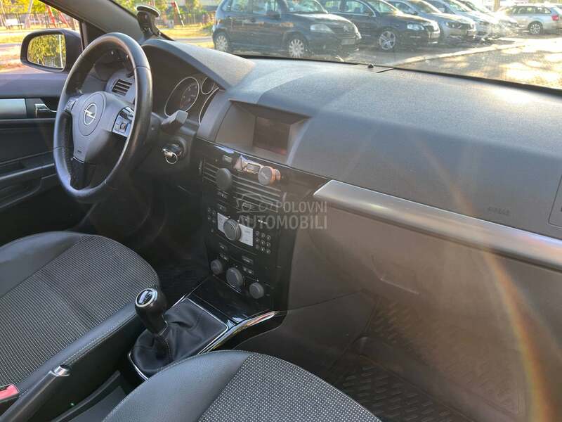 Opel Astra H 1.7 GTC