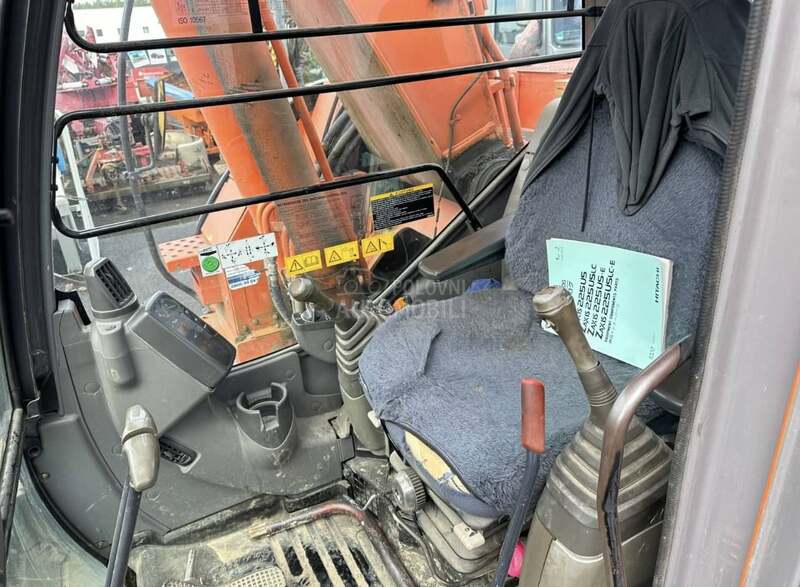 Hitachi ZAXIS ZX 225 US LC / 24t