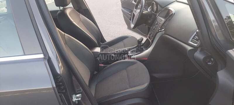 Opel Astra J cosmo naavvi