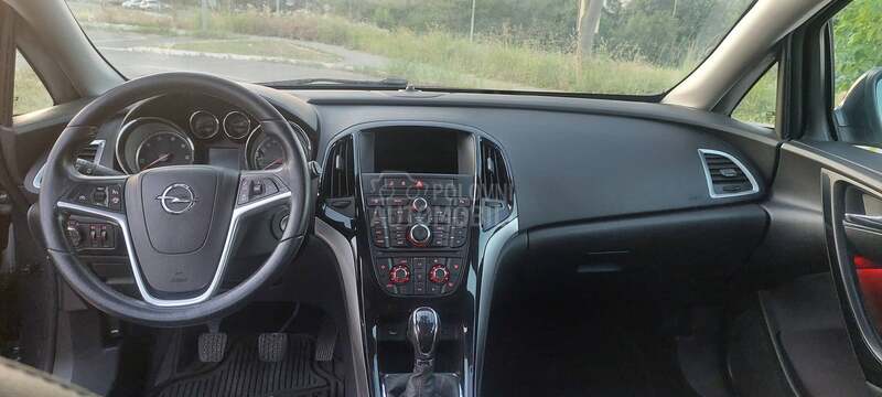 Opel Astra J cosmo naavvi
