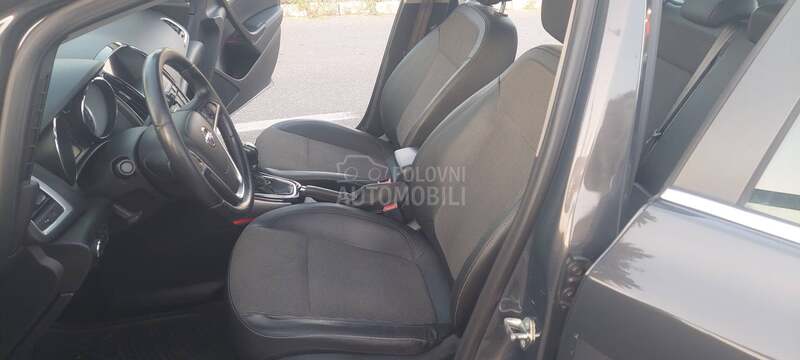 Opel Astra J cosmo naavvi