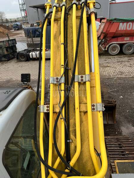 New Holland E 215 B / 22 Tone