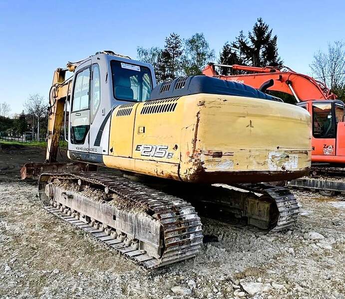 New Holland E 215 B / 22 Tone