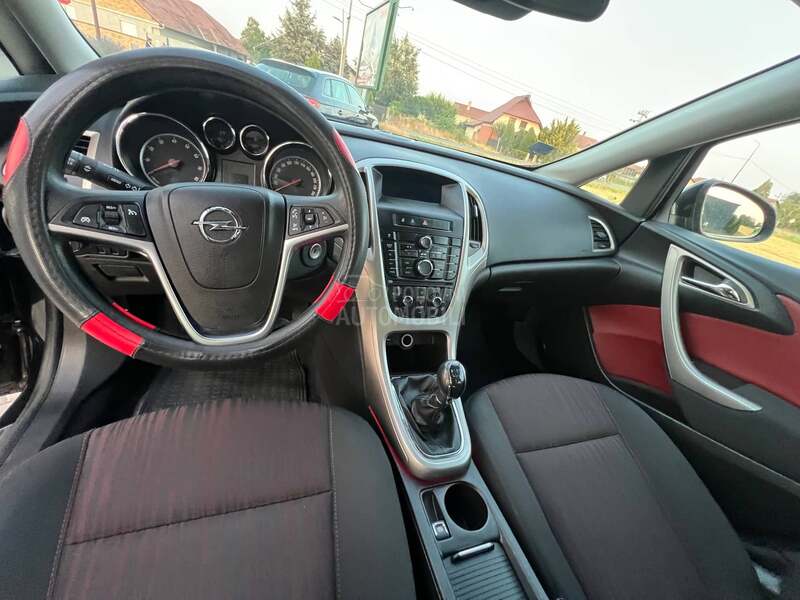 Opel Astra J 1.4 Turbo SAD R.E.G