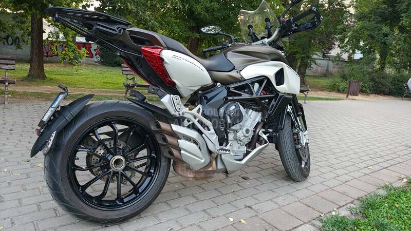 MV Agusta STRADALE 800