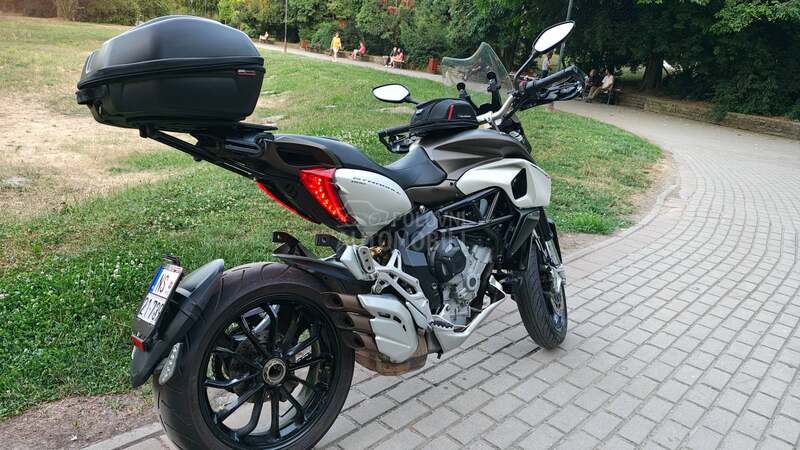 MV Agusta STRADALE 800