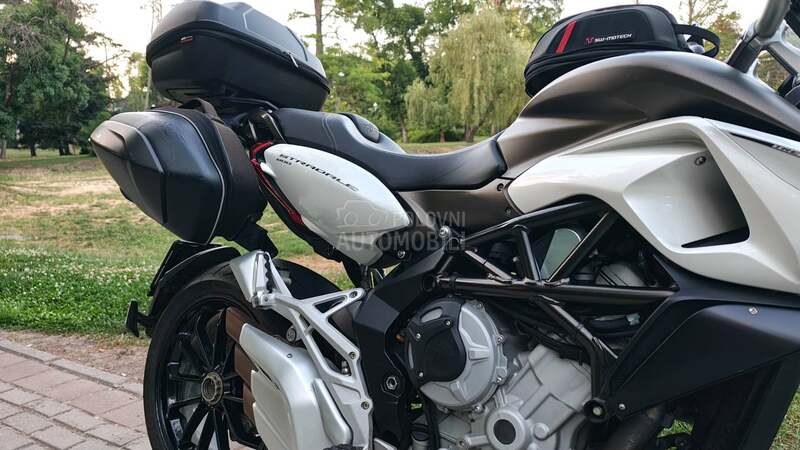 MV Agusta STRADALE 800
