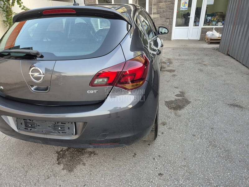 Opel Astra J 