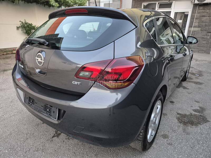 Opel Astra J 