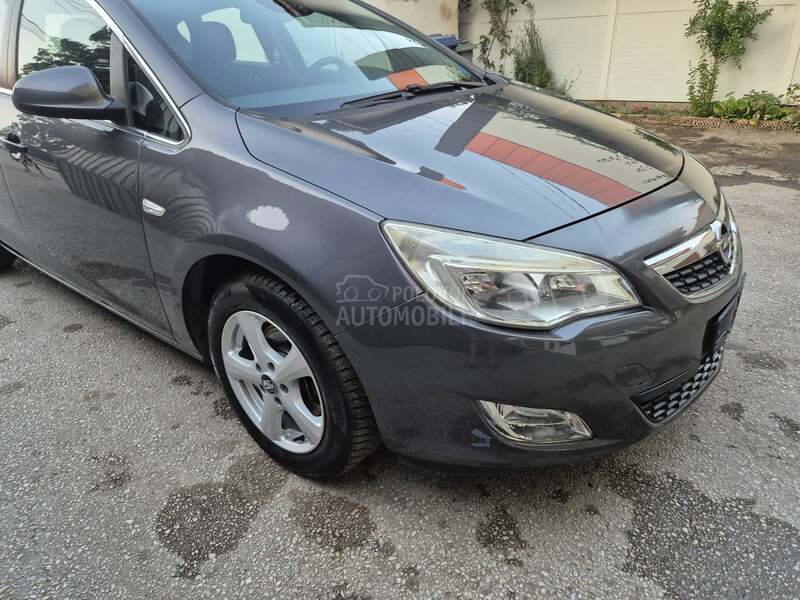Opel Astra J 