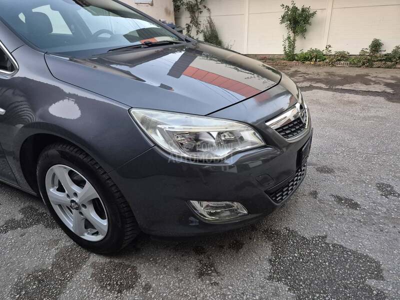 Opel Astra J 