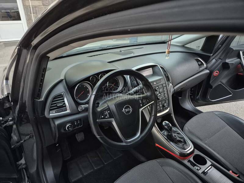 Opel Astra J 