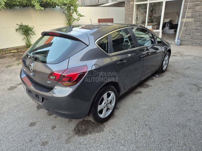 Opel Astra J 