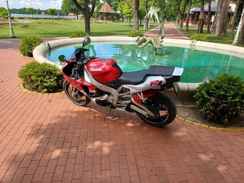 Yamaha R1