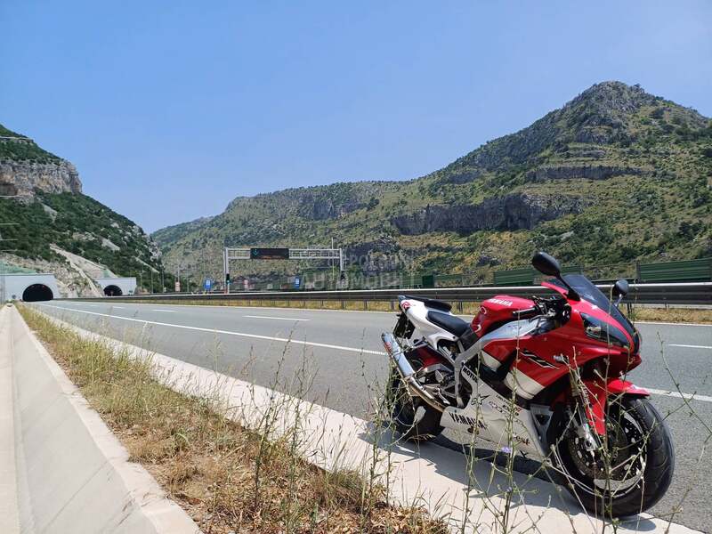 Yamaha R1