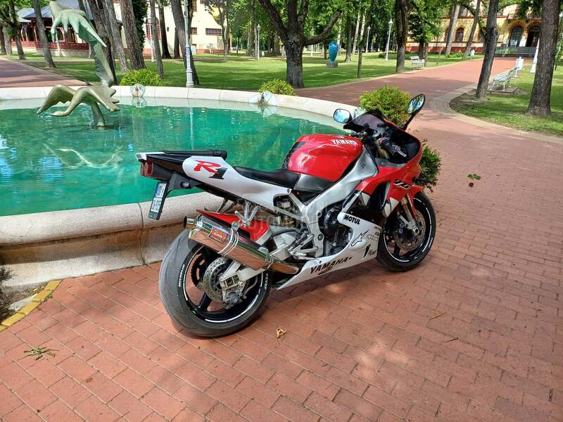Yamaha R1