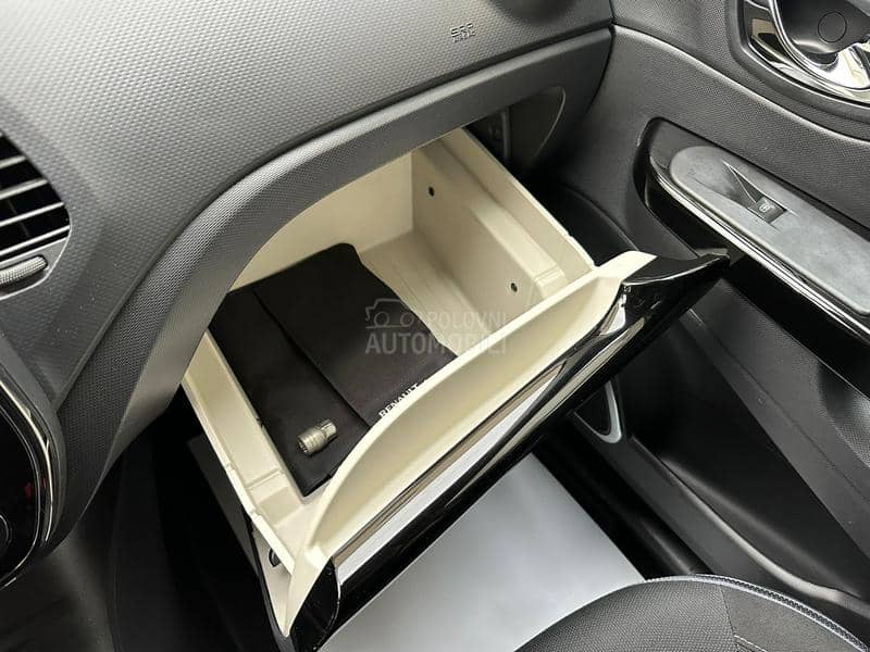 Renault Captur 1.5DCI/INTENSE