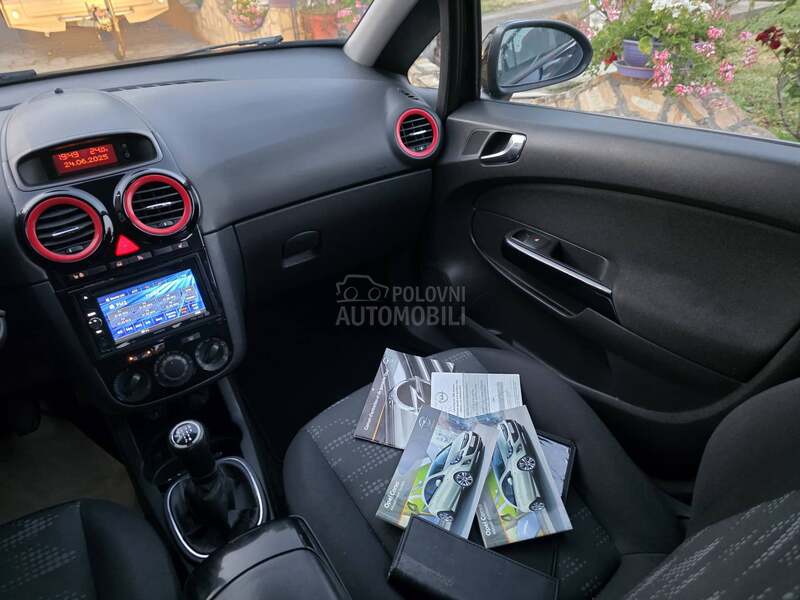 Opel Corsa D 1.4b SporlineCH