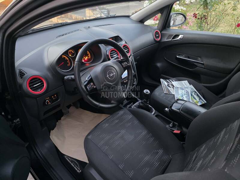 Opel Corsa D 1.4b SporlineCH