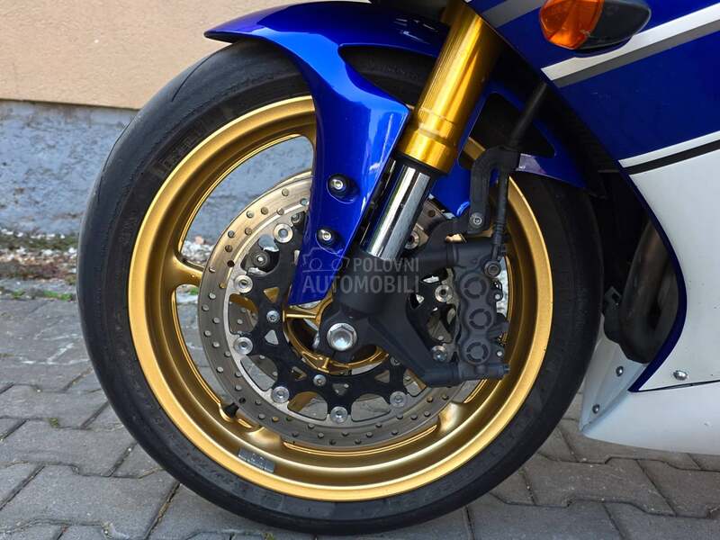 Yamaha R1