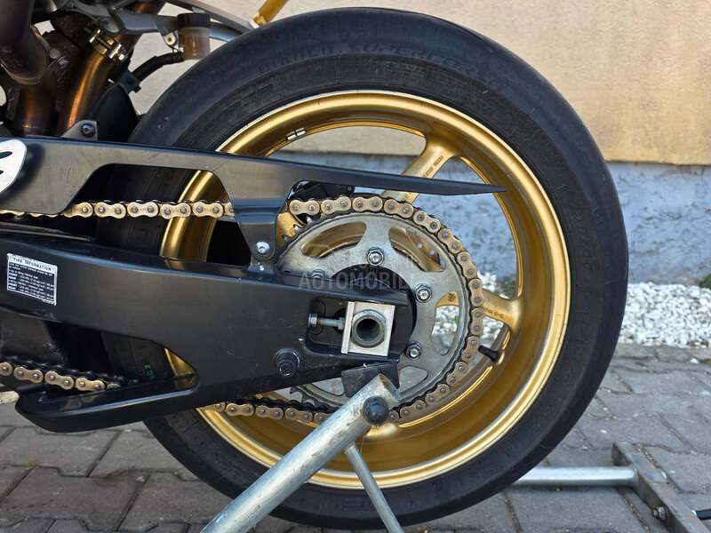 Yamaha R1