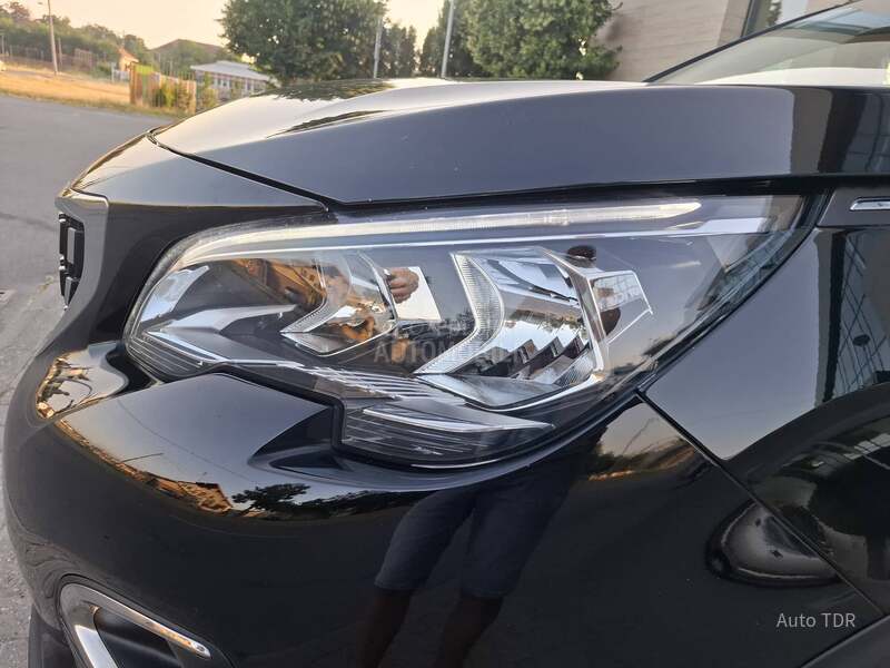 Peugeot 3008 1.5 HDI NOV NOV