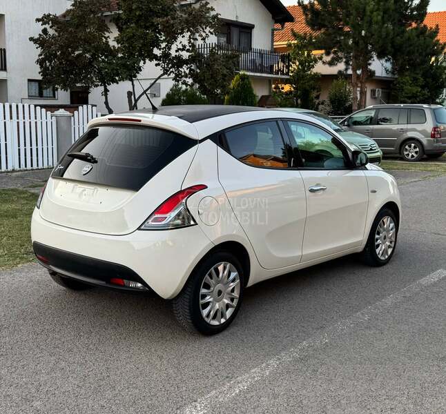 Lancia Ypsilon 1.2 8V GOLD