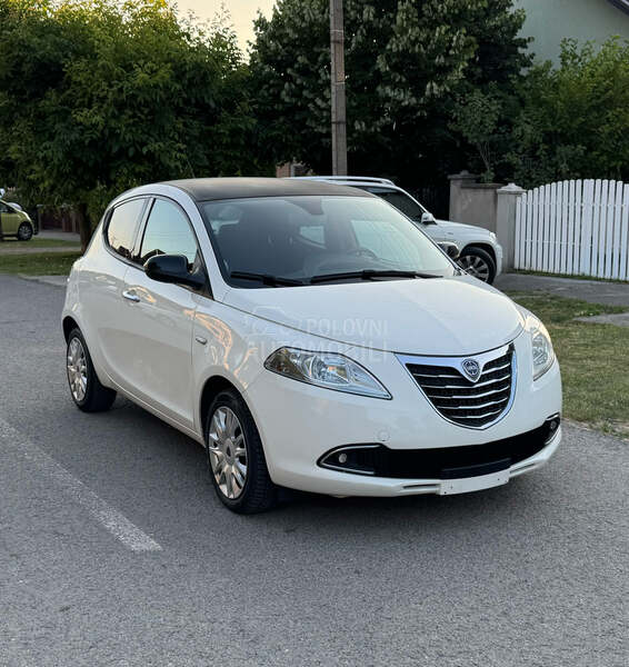 Lancia Ypsilon 1.2 8V GOLD