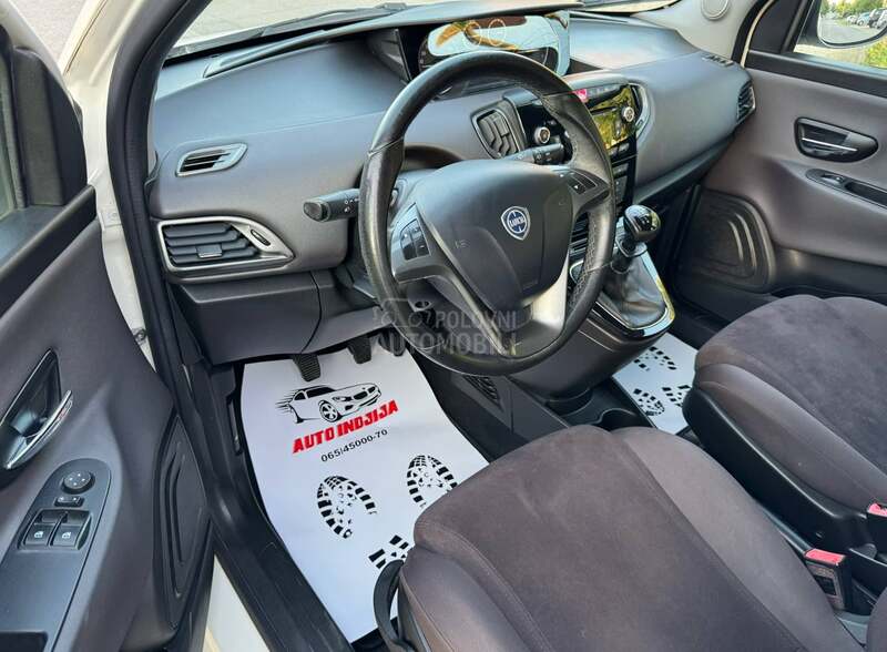 Lancia Ypsilon 1.2 8V GOLD