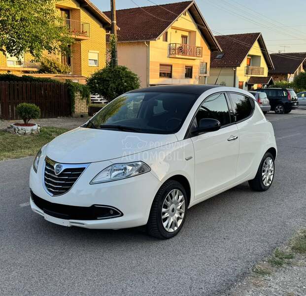 Lancia Ypsilon 1.2 8V GOLD