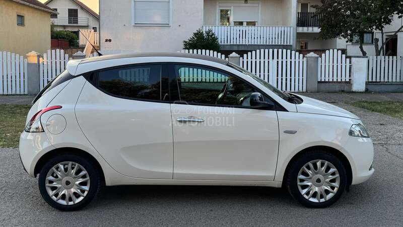 Lancia Ypsilon 1.2 8V GOLD