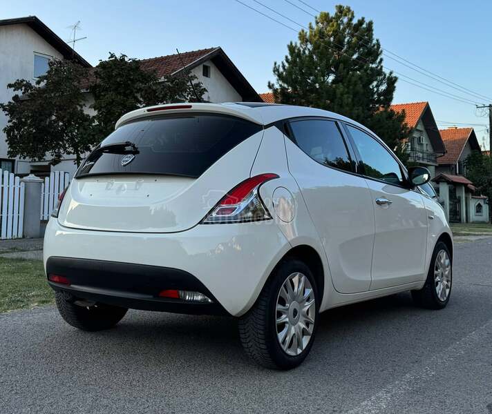 Lancia Ypsilon 1.2 8V GOLD