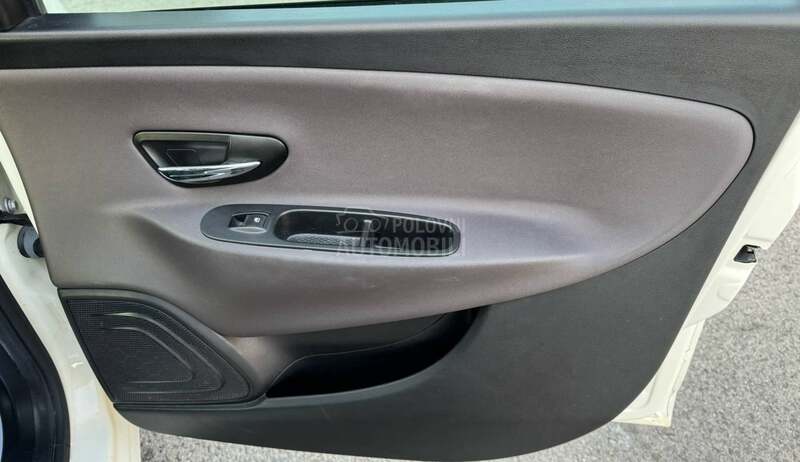 Lancia Ypsilon 1.2 8V GOLD