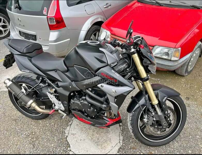 Suzuki gsr 750