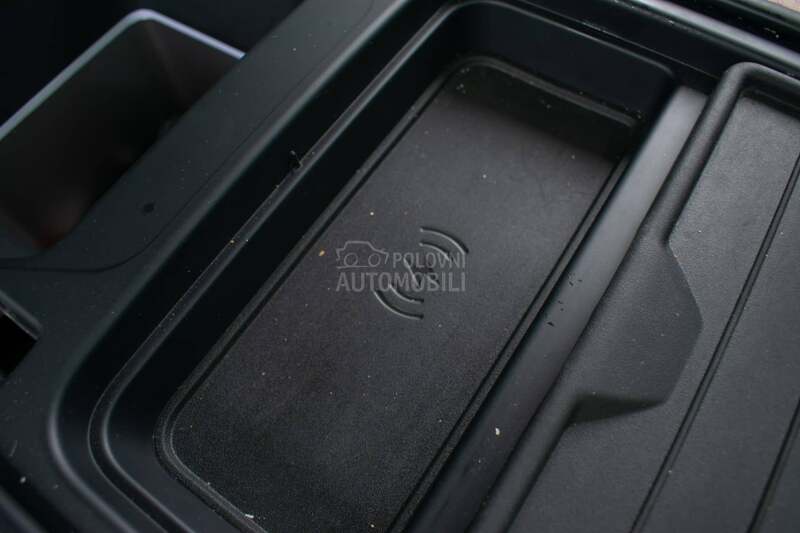 Land Rover Defender SE 250