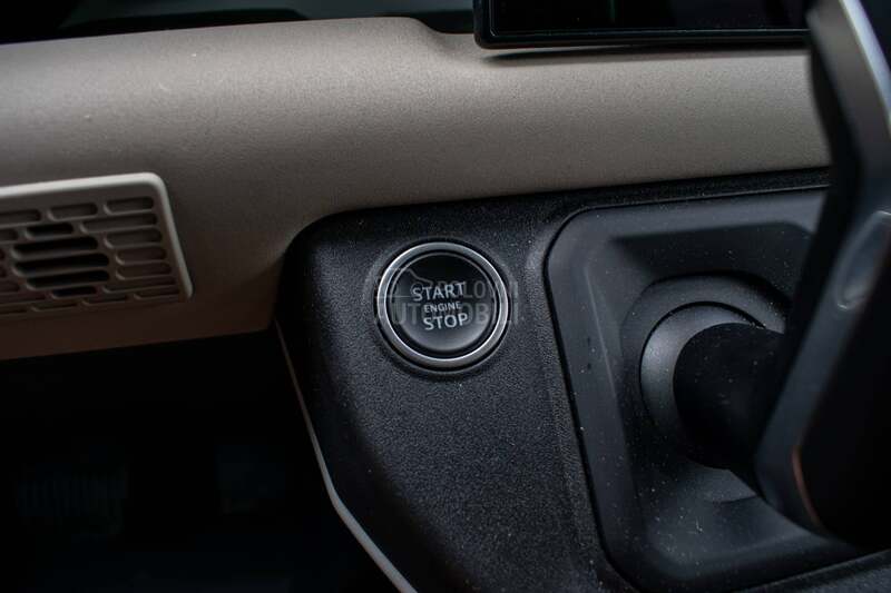 Land Rover Defender SE 250