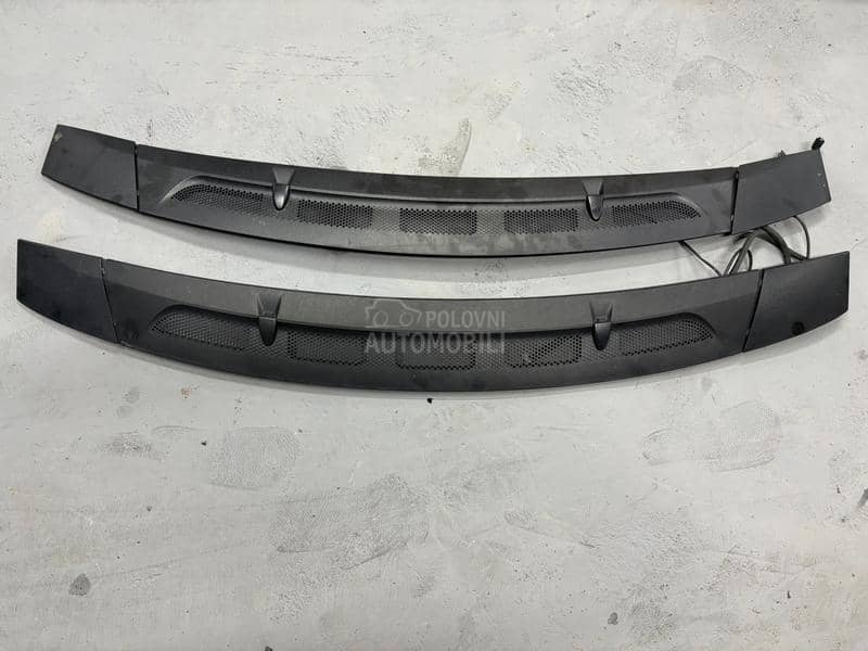 Plastika na haubi W169