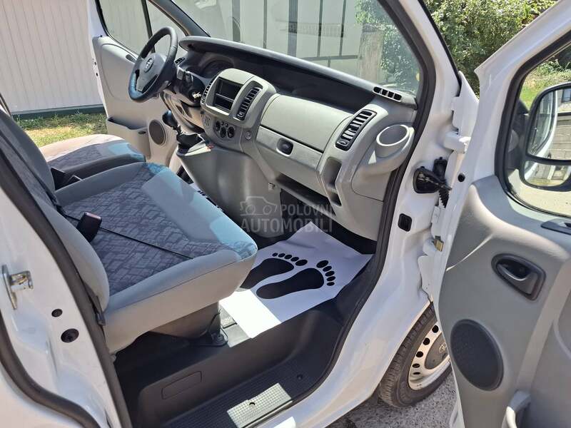 Opel Vivaro 1.9 dti 2700 putni 9.sed