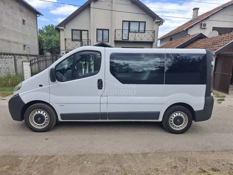Opel Vivaro 1.9 dti 2700 putni 9.sed