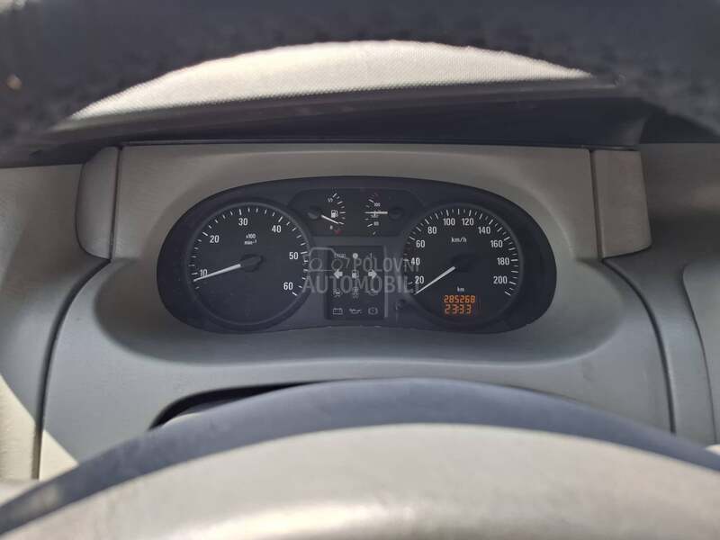 Opel Vivaro 1.9 dti 2700 putni 9.sed