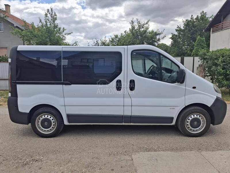 Opel Vivaro 1.9 dti 2700 putni 9.sed