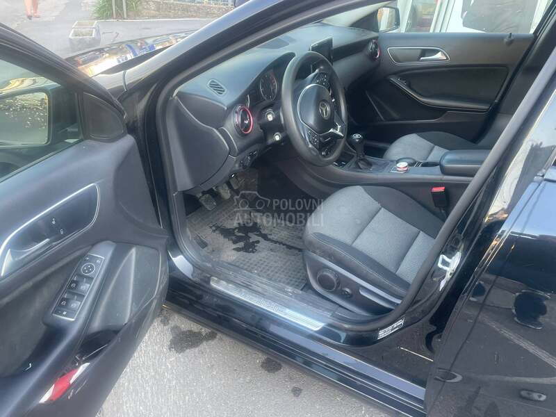 Mercedes Benz A 180 1,5DCI/ N A V I/