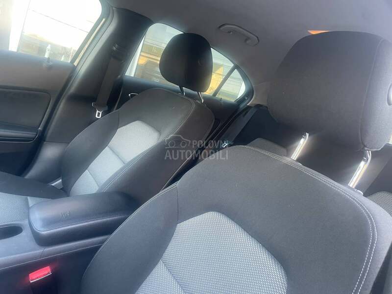Mercedes Benz A 180 1,5DCI/ N A V I/
