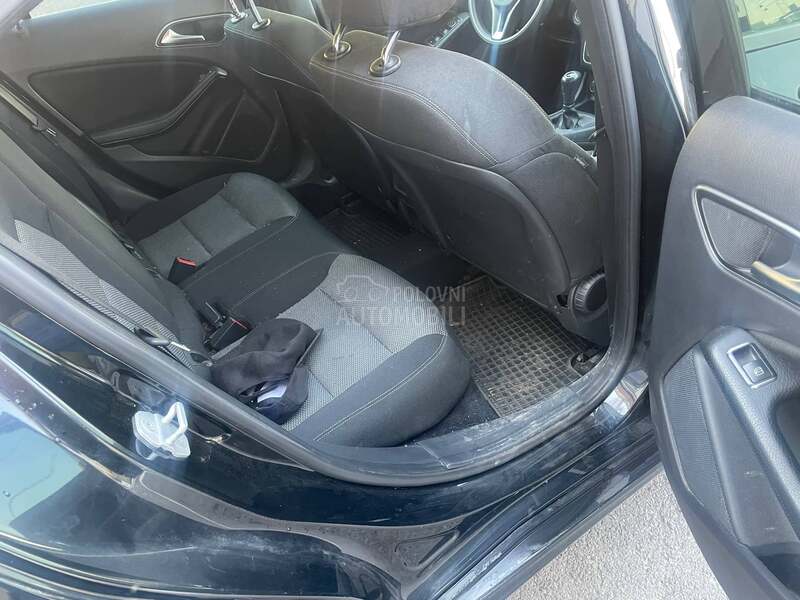 Mercedes Benz A 180 1,5DCI/ N A V I/