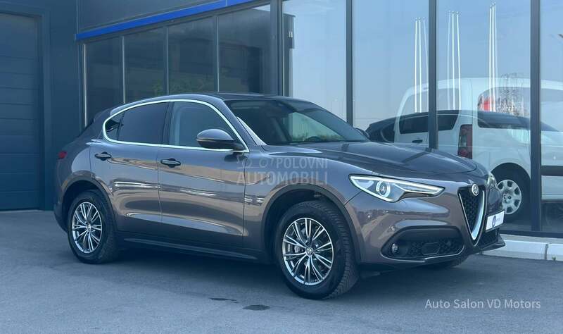 Alfa Romeo Stelvio Q4 210