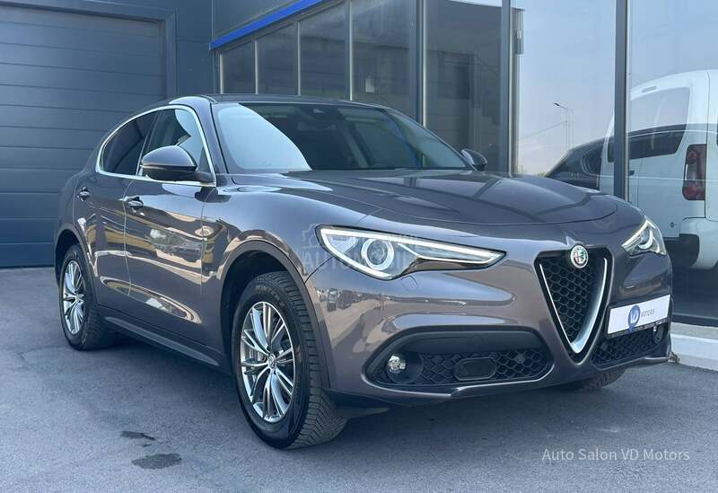 Alfa Romeo Stelvio Q4 210