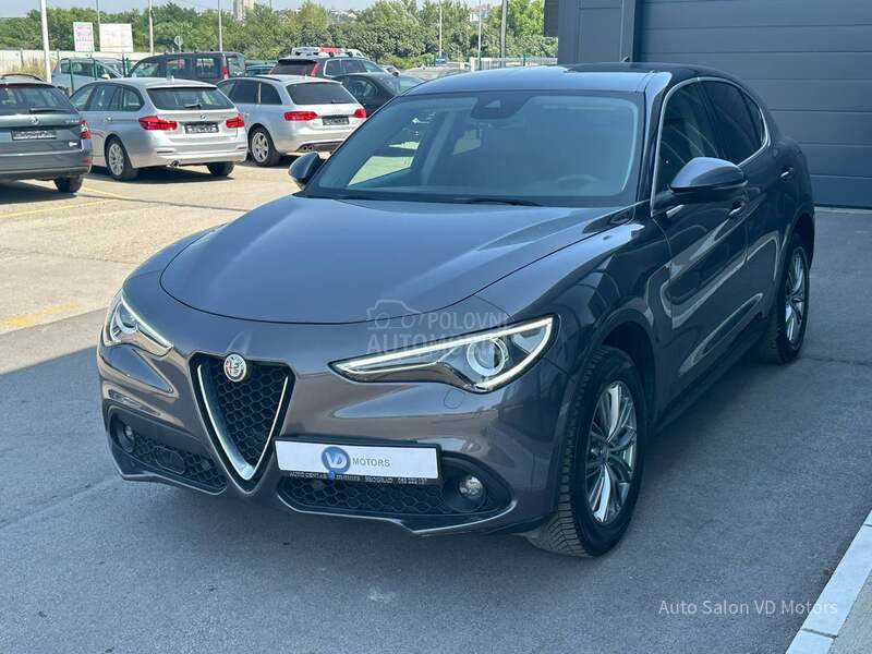 Alfa Romeo Stelvio Q4 210