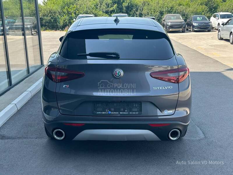 Alfa Romeo Stelvio Q4 210