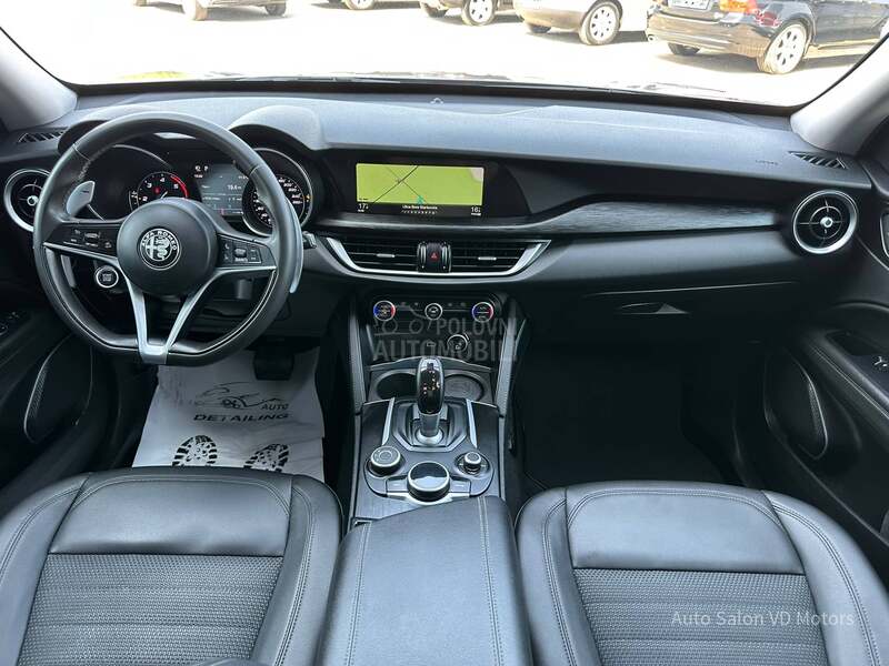 Alfa Romeo Stelvio Q4 210